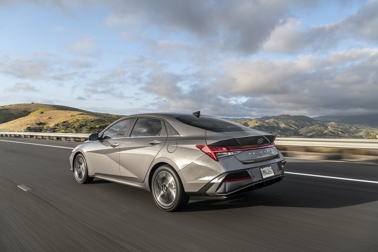 נדרשת בדיקה לפי VIN ונתוני הרכב מול Hyundai או כלמוביל, ובמידת האפשר גם בדיקת מק"ט ה-HPCU וגרסת התוכנה. שנת הדגם לבדה אינה מספיקה.