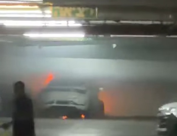 תחילת השריפה בסמוך לאחר הפגיעה